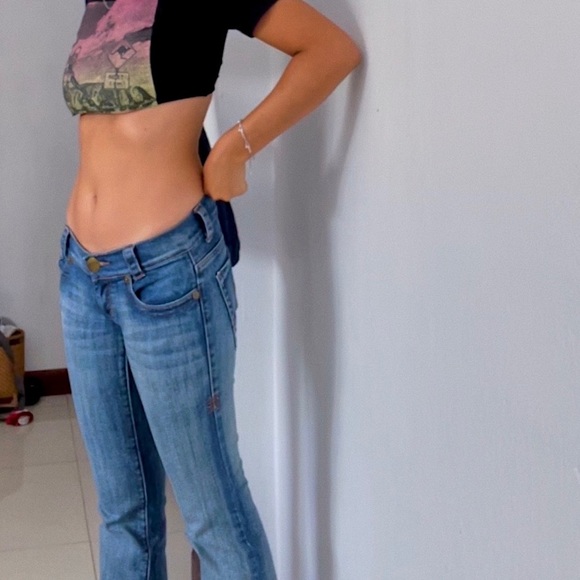 2000s DKNY low waist flare jeans - Picture 3 of 4